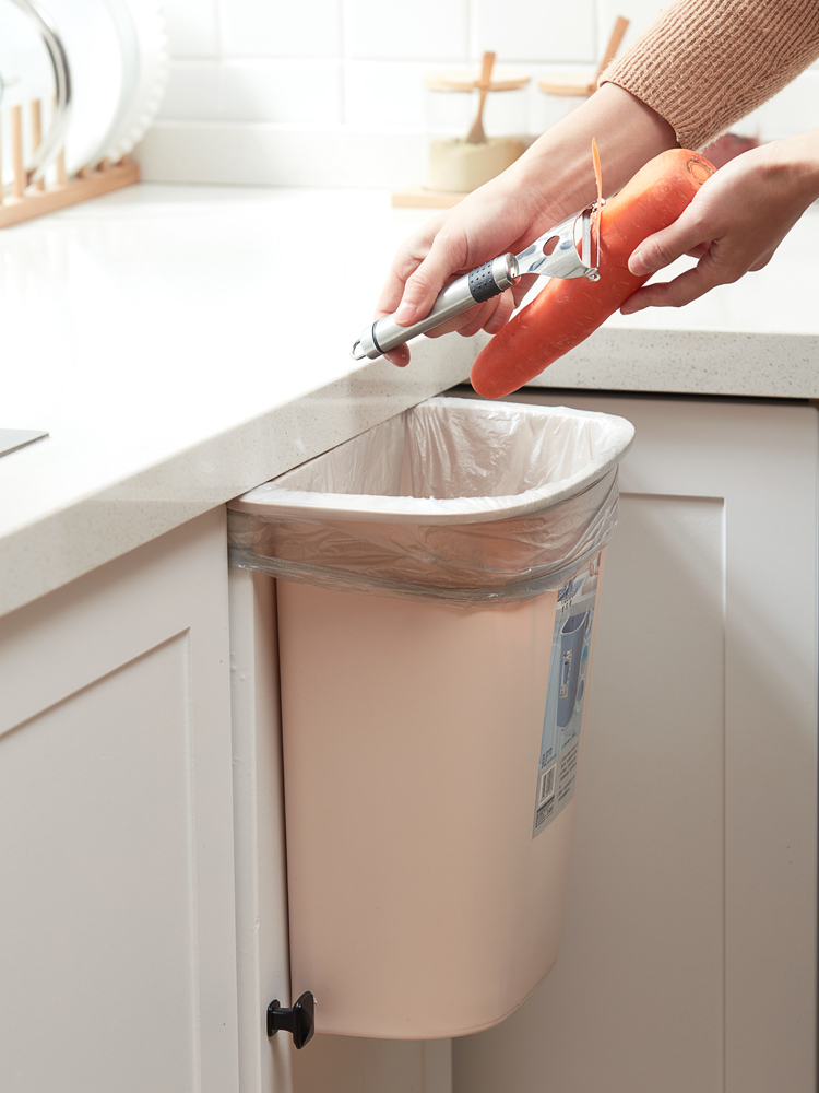 Kitchen trash can hanging household large creative integrated cabinet door Beijing food waste dry and wet separation classification trash can