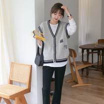 Pregnant womens knitted vest spring and autumn 2021 new autumn fashion Net Red V collar senior sense loose tide top