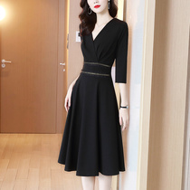 Autumn dress women 2021 new black skirt high end French thin temperament Hepburn wind small black dress autumn and winter