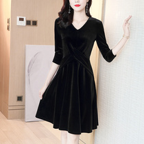 High end light luxury dress autumn and winter 2020 New V collar long sleeve waist thin celebrity temperament golden velvet skirt