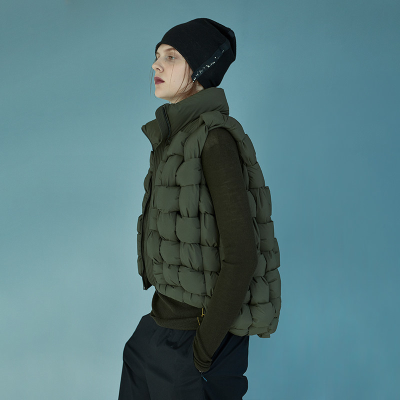 Japanese original design women's 2021 winter new down jacket waistcoat female small fragrance wind wear horse clip coat