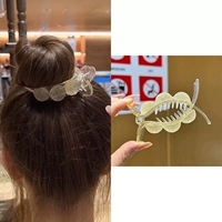 Три белых шарика