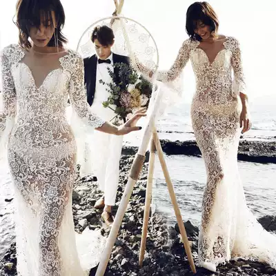 New photo studio theme location travel wedding photography Couple photo seaside perspective photo lace fishtail dress