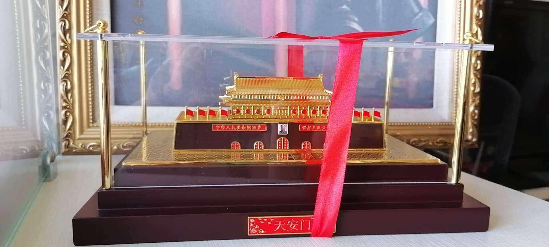 Tiananmen ornaments in prosperous China