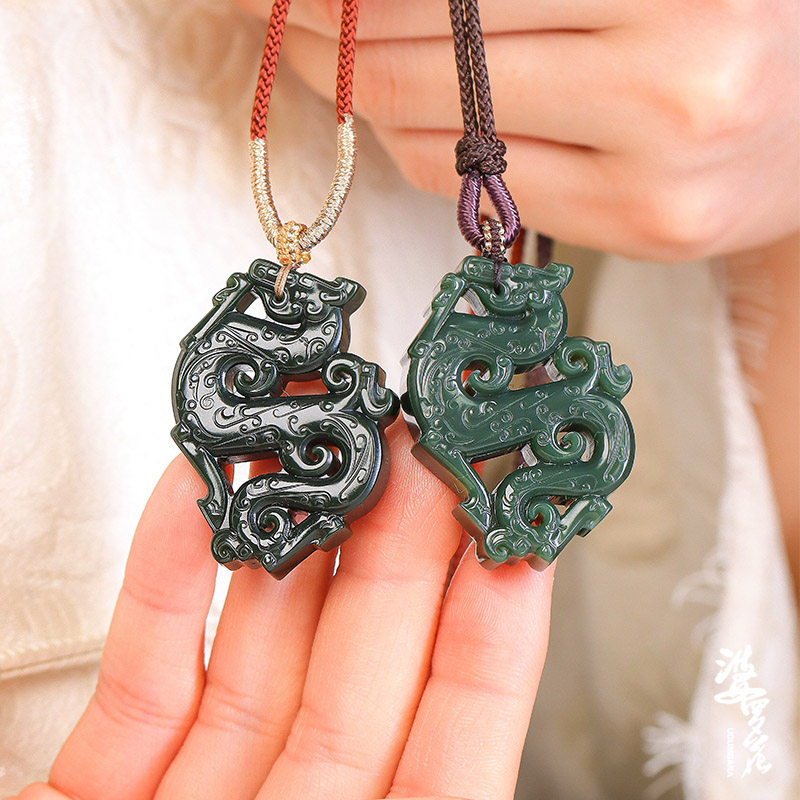 Brahma original antique warring States S-shaped piece carved jade dragon and Tian jade Qinghai a fine black sapphire blues pendant