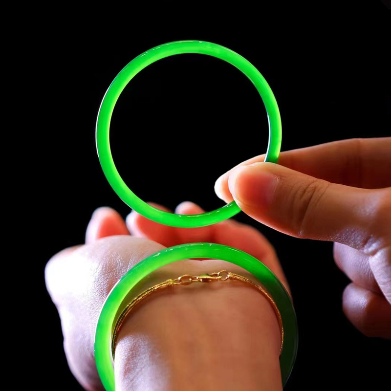 【Brahma Flower】Russian Jade Sun Green Bracelet, Small Thin Strip Beauty Bracelet, Round Strip Hetian Jade Dingdang Bracelet 【Brahma Flower】Russian Jade Sun Green Bracelet, Small Thin Strip Beauty Bracelet, Round Strip Hetian Jade Dingdang Bracelet
