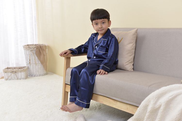 Trẻ em đồ ngủ mùa hè của phụ nữ dài tay phần mỏng cha mẹ và con phù hợp với cậu bé băng lụa trẻ em gia đình ba mùa xuân và mùa thu dịch vụ nhà đồ ngủ pijama