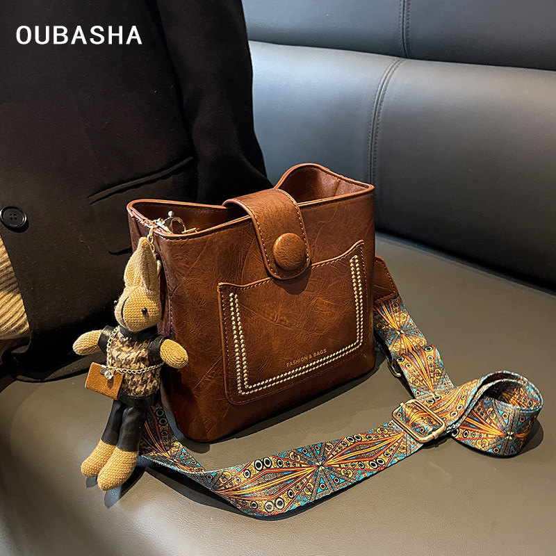 Легкая роскошная нишевая сумка с высококачественной текстурой, женская новинка 2025 года, универсальная сумка-мессенджер для пригородных поездок, взрывоопасная сумка-ведро