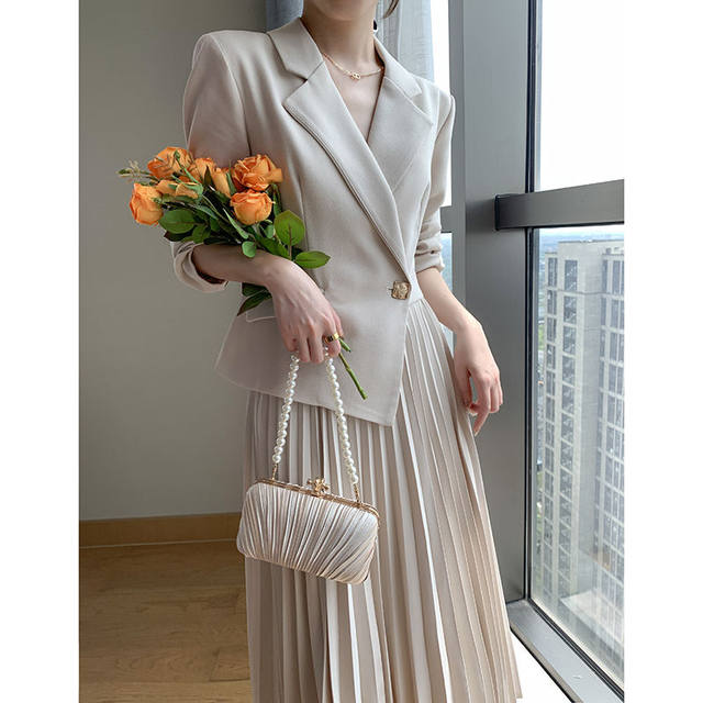 Large size fat mm fake two-piece dress 2023 spring new suit collar temperament goddess fan long-sleeved pleated skirt