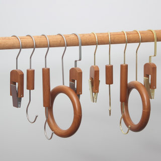 服装店夹子S钩挂勾子面料夹胡桃木色用圈圈丝围巾配件女装店挂勾