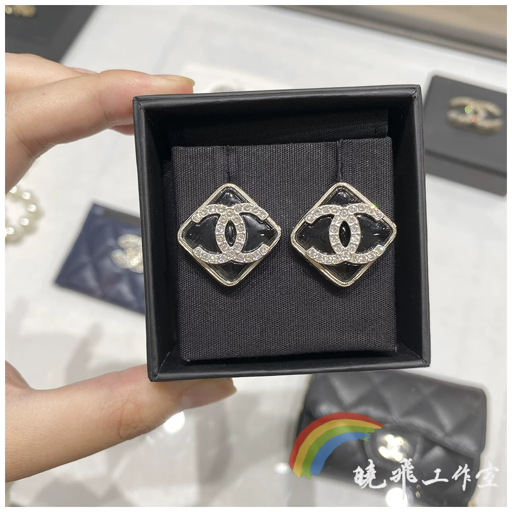 Подлинные серьги Chanel 22S новые черные бриллиантовые каменные серьги с двойной буквой C