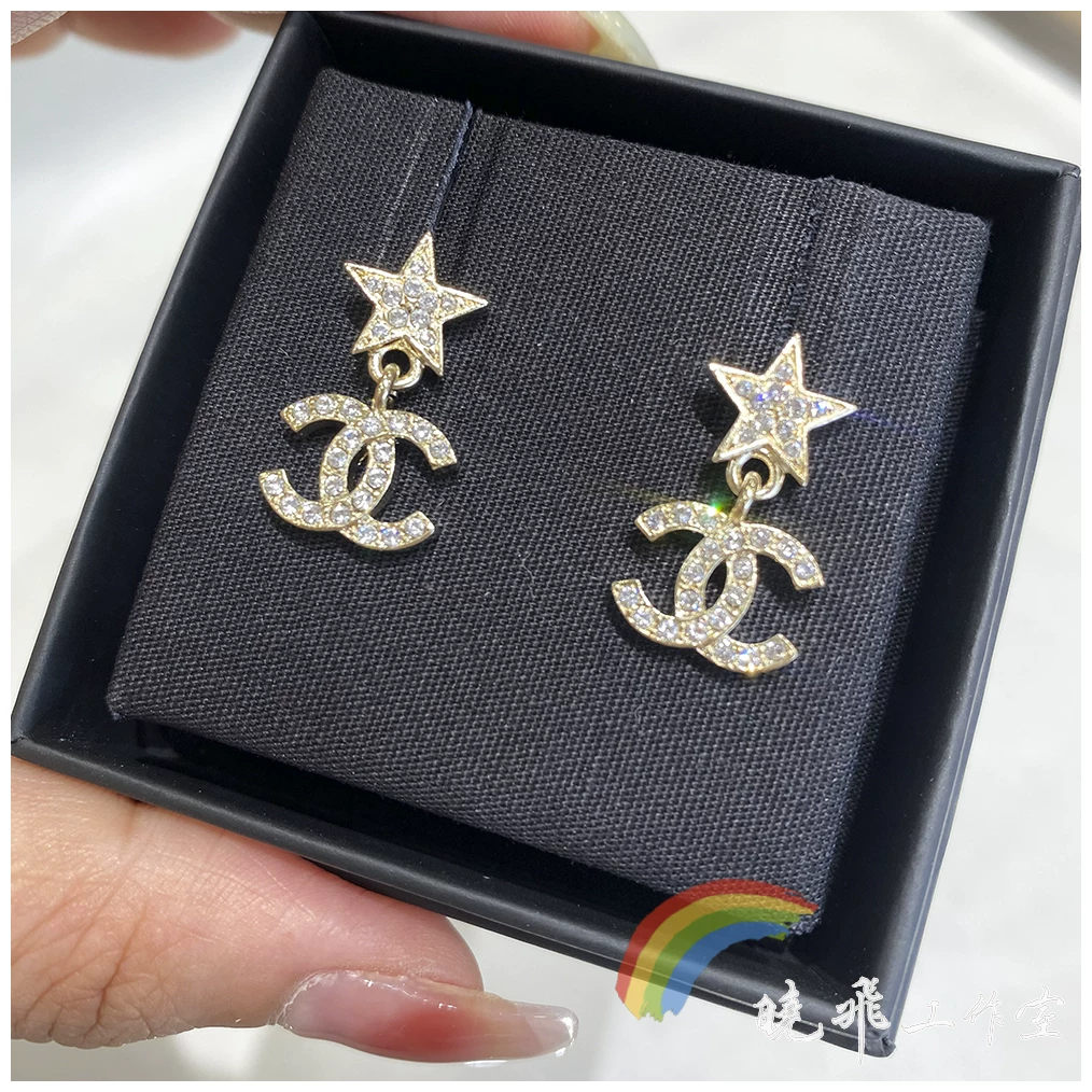 [Spot] Подлинные серьги Chanel 23A новая золотая звезда стразовая подвеска двойная C серьги