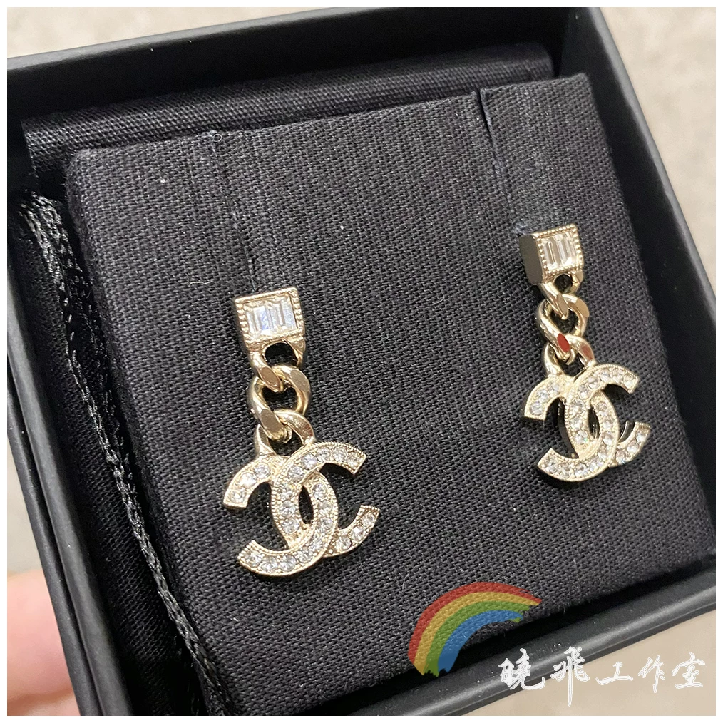 [Spot] Подлинные серьги Chanel 22b новая лёгкая золотая цепочка кубический диаметр две C серьги