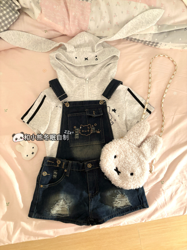 Cute Retro High-Waisted Denim Overalls Shorts for Women with a Bear Design, Perfect for Winter Hibernation, Featuring a Unique Ripped Design for Summer Cute Retro High-Waisted Denim Overalls Shorts for Women with a Bear Design, Perfect for Winter Hibernation, Featuring a Unique Ripped Design for Summer