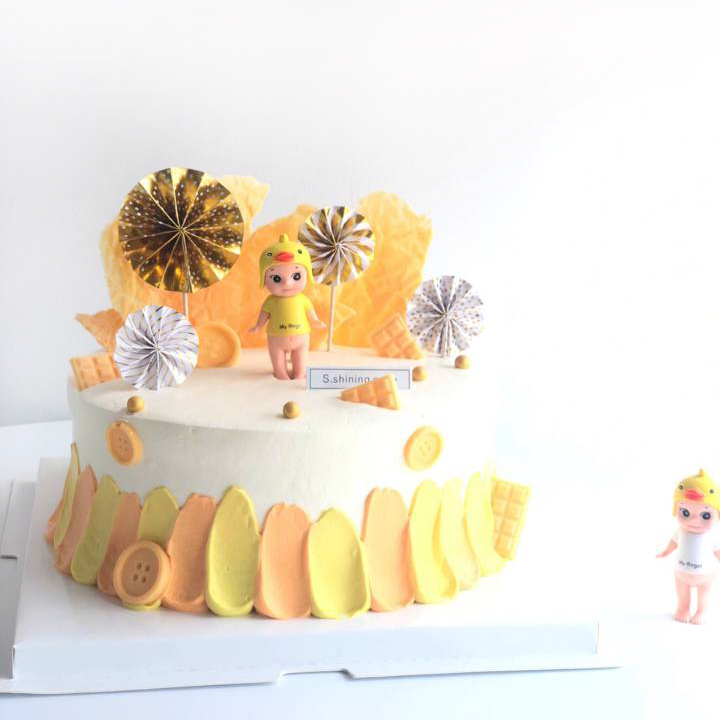 Cake decoration decoration small yellow duck duck baby doll unicorn doll baking doll toys