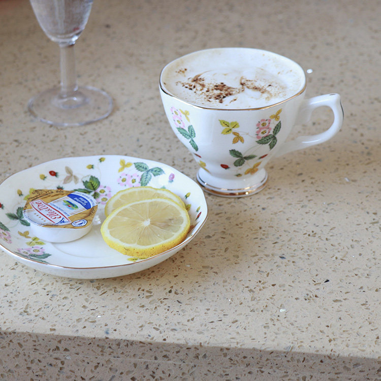 Lua'a vintage French - style vintage Phnom Penh Strawberry Coffee and Tea Cup