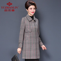 Middle-aged mother woolen coat 2021 new autumn plaid coat thin middle-aged and elderly windbreaker female Spring and Autumn Long