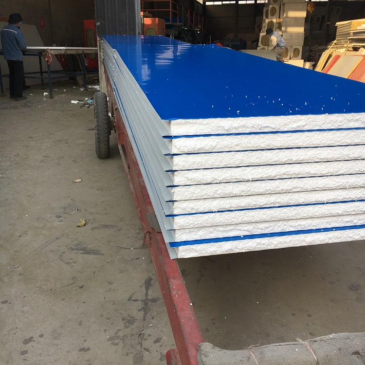 Shandong Xinrui produces foam sandwich panels for thermal insulation and fire protection. Factory direct sales support custom-made mobile room special walls