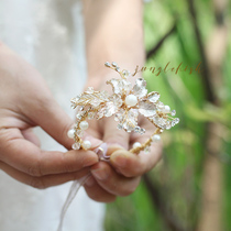 Wedding gift custom luxury European and American flash diamond type bride wrist flower bridesmaid sister hand flower groom corsage brooch