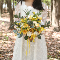 European-style yellow rose retro wedding forest simulation green plant big bouquet Bride hand bouquet Wedding photography corridor furniture