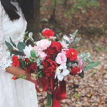Retro rose red tone ins Retro hand bouquet Bride hand bouquet simulation bouquet Travel shooting props