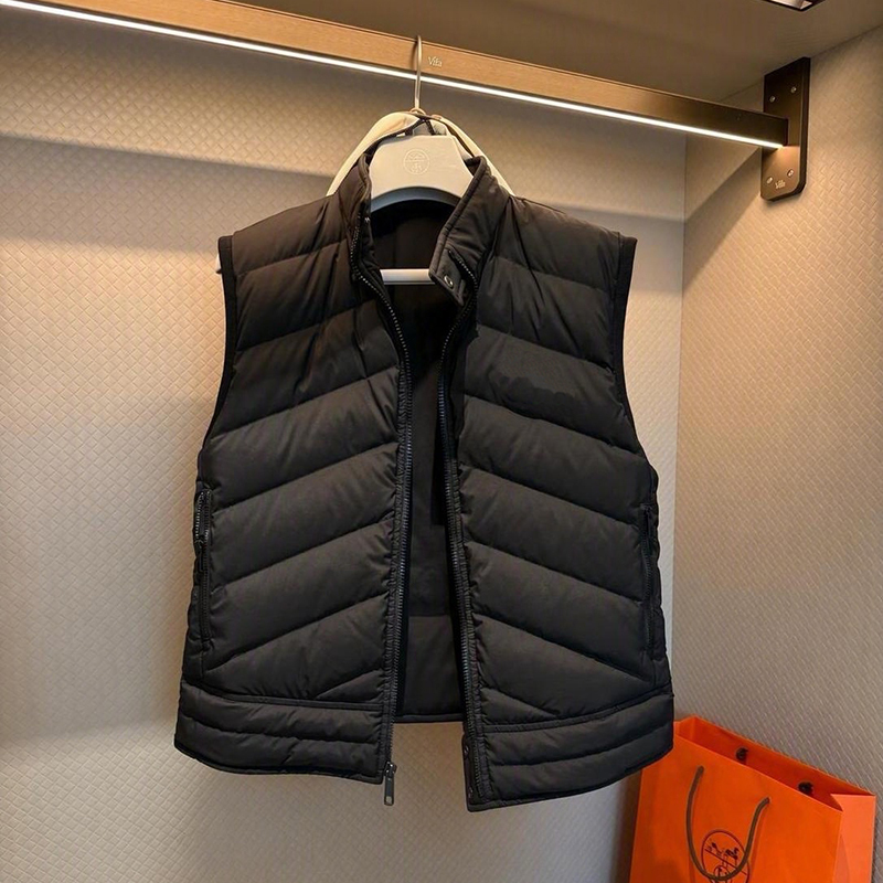 Haute Couture Hot Item 2026 Autumn/Winter New Sleeveless White Duck down Jacket Zipper Reversible down Vest for Women
