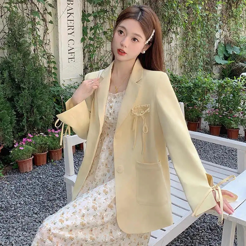 Light Cream Yellow Blazer for Petite Women, 2024 New Spring and Autumn Style, Two-Button Korean Version, Casual and Stylish Design