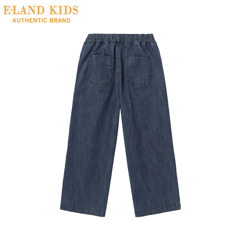 Elandkids mặc một ponyth ấu dâm trong tối giản thường một cô gái mới xé quần jean.