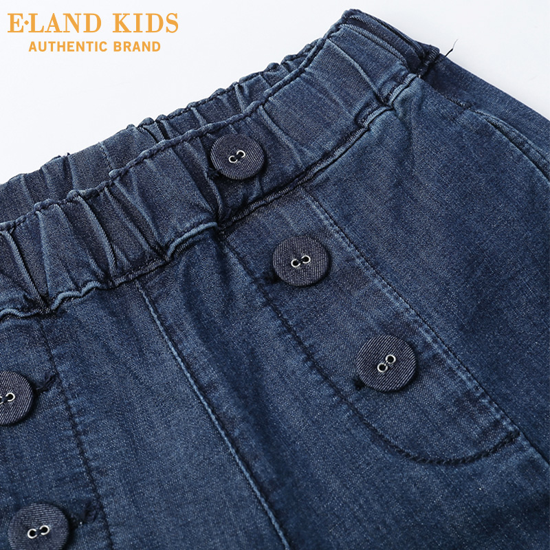 Elandkids mặc một ponyth ấu dâm trong tối giản thường một cô gái mới xé quần jean.