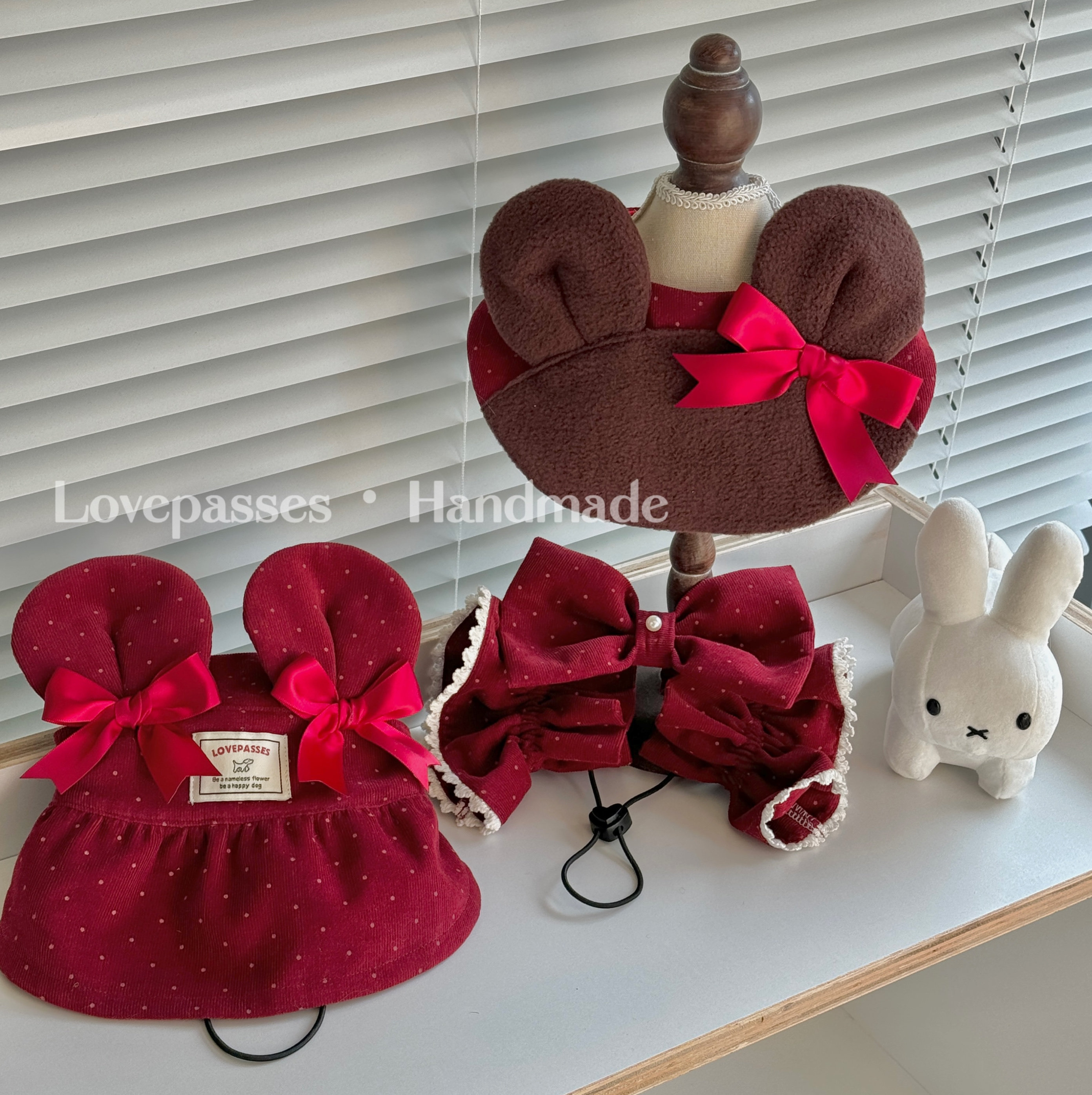 Лимитированный набор LOVEPASSES Dog Cocker King Charles / Романтическая шапочка для щенка с ушками и цветочным нагрудником