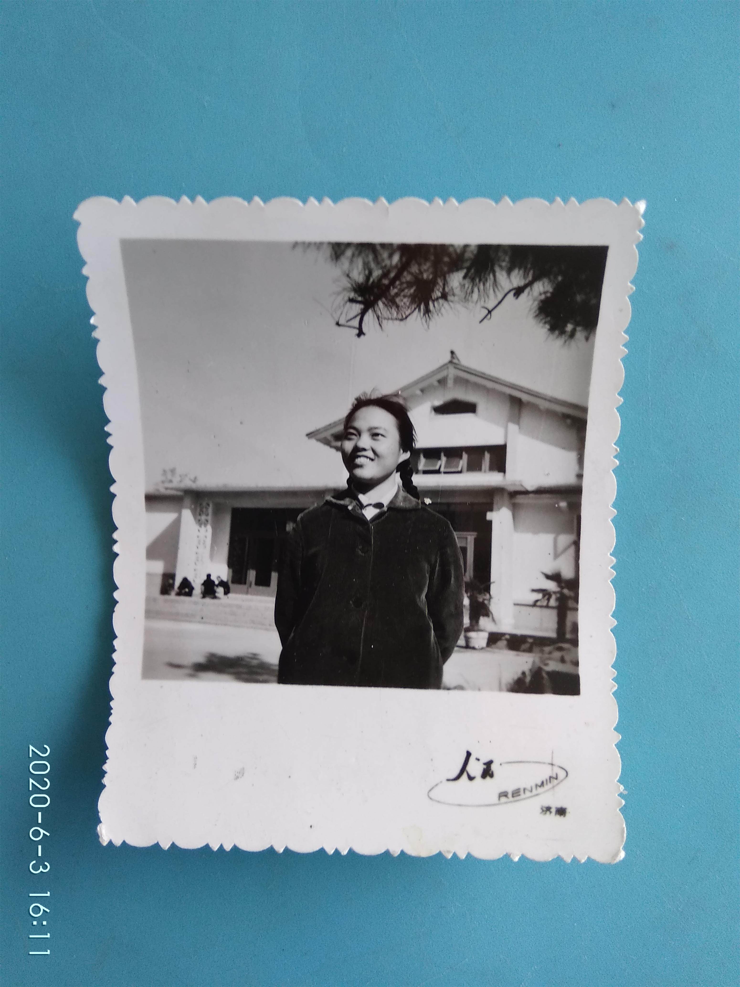 An old photo of the people of Jinan in the photo gallery