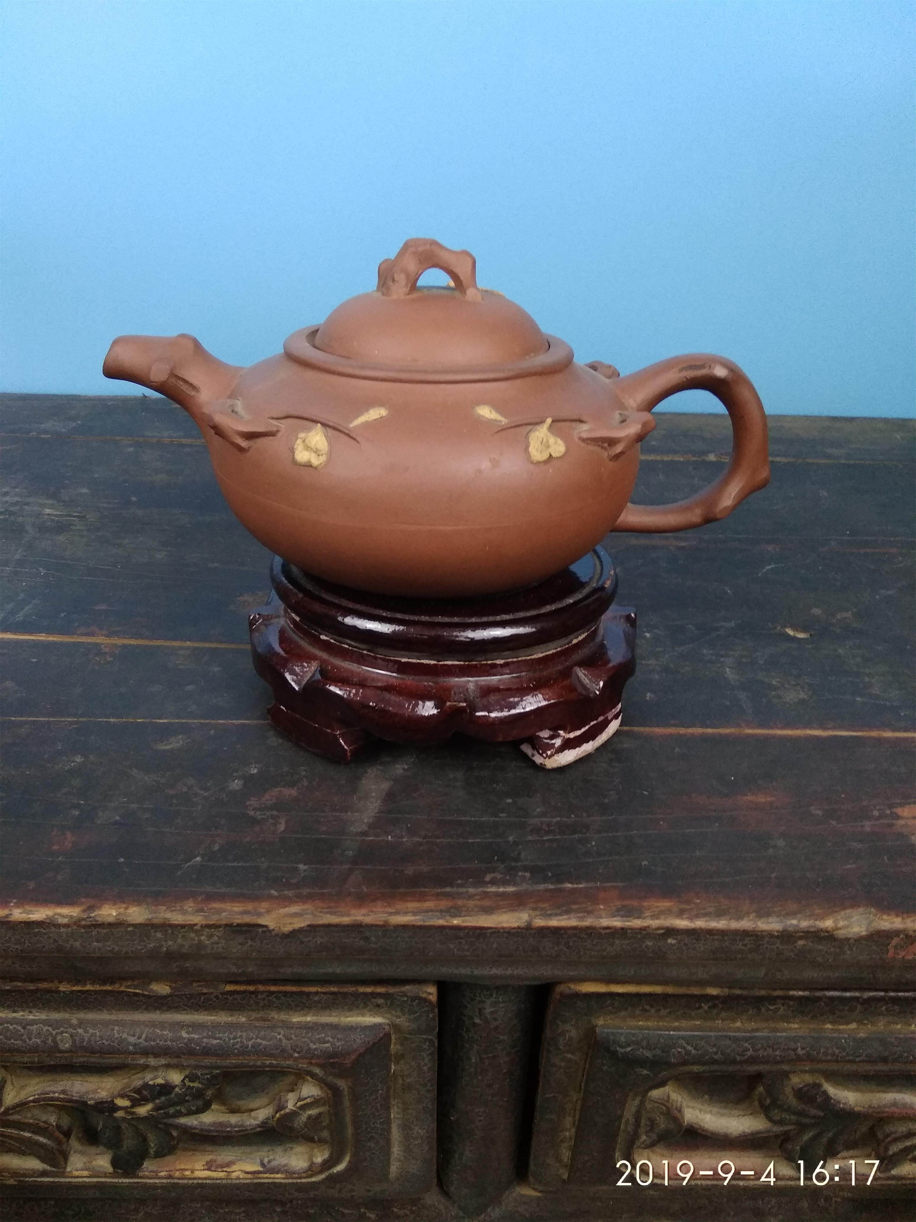 Cultural Revolution Original Mine Clear Cement Plum Blossom's Purple Sand Pot (pot with cracked line)