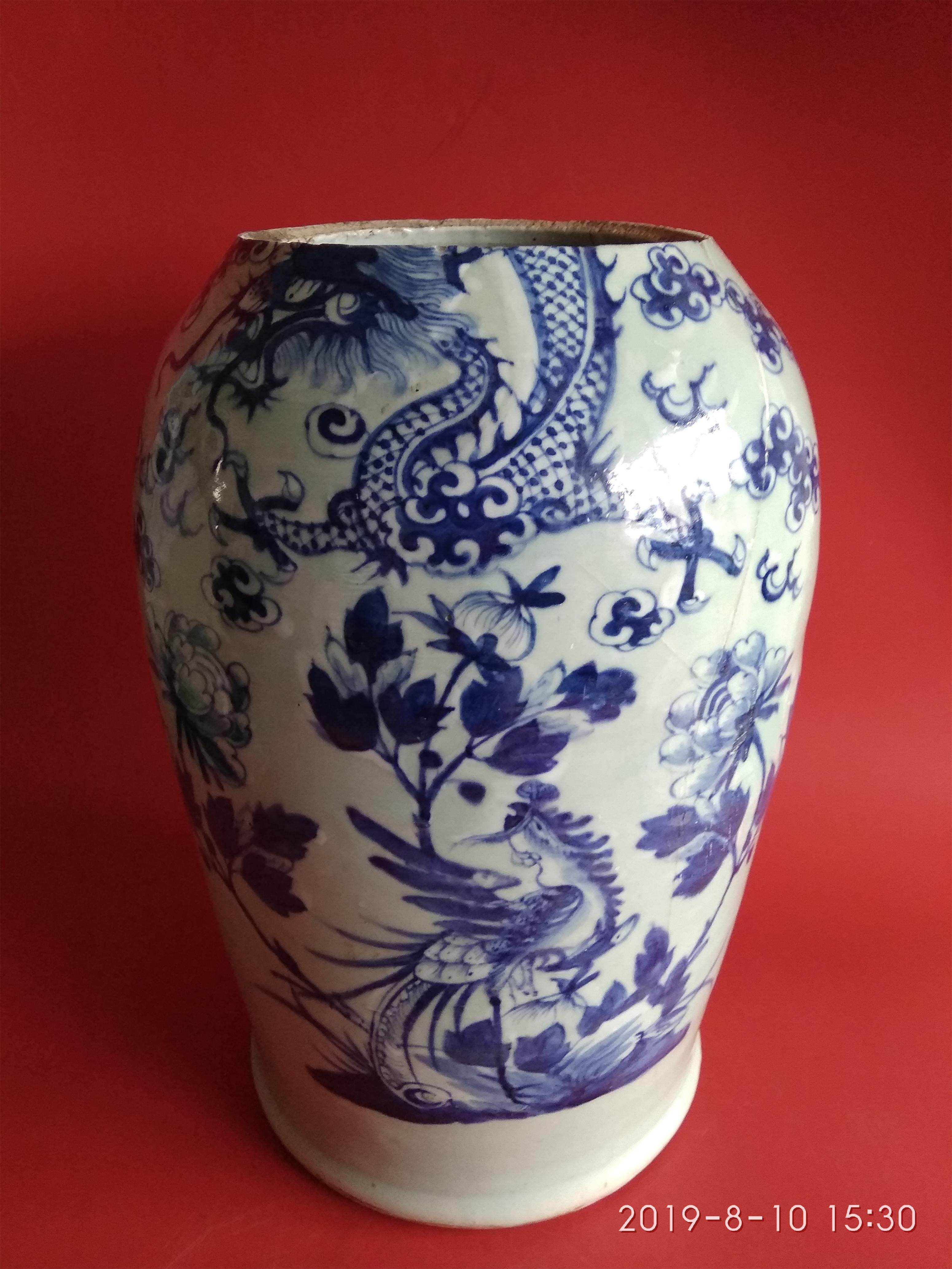 Qingdai Jiadu Longfeng is in the shape of Xiang Fugui peony Qingzao 300 pieces of large bottle specimen old porcelain green flower porcelain