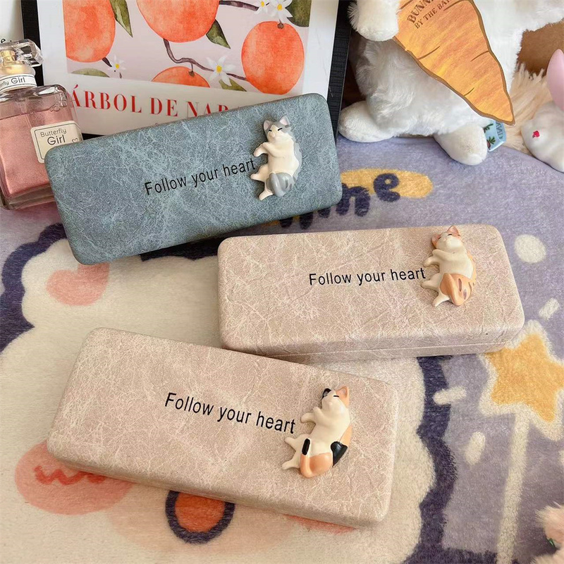 Portable, Pressure-Resistant Glasses Case for Women, High-End, Stylish, ins Retro, Simple, Niche, Attractive, Cat-Shaped, Cream Color Portable, Pressure-Resistant Glasses Case for Women, High-End, Stylish, ins Retro, Simple, Niche, Attractive, Cat-Shaped, Cream Color