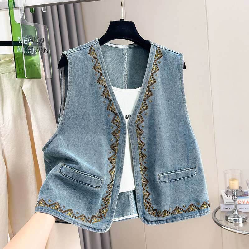 2026 Spring and Autumn New Style High-End Vintage Embroidered V-Neck Denim Vest for Women, Short Versatile Outerwear Vest