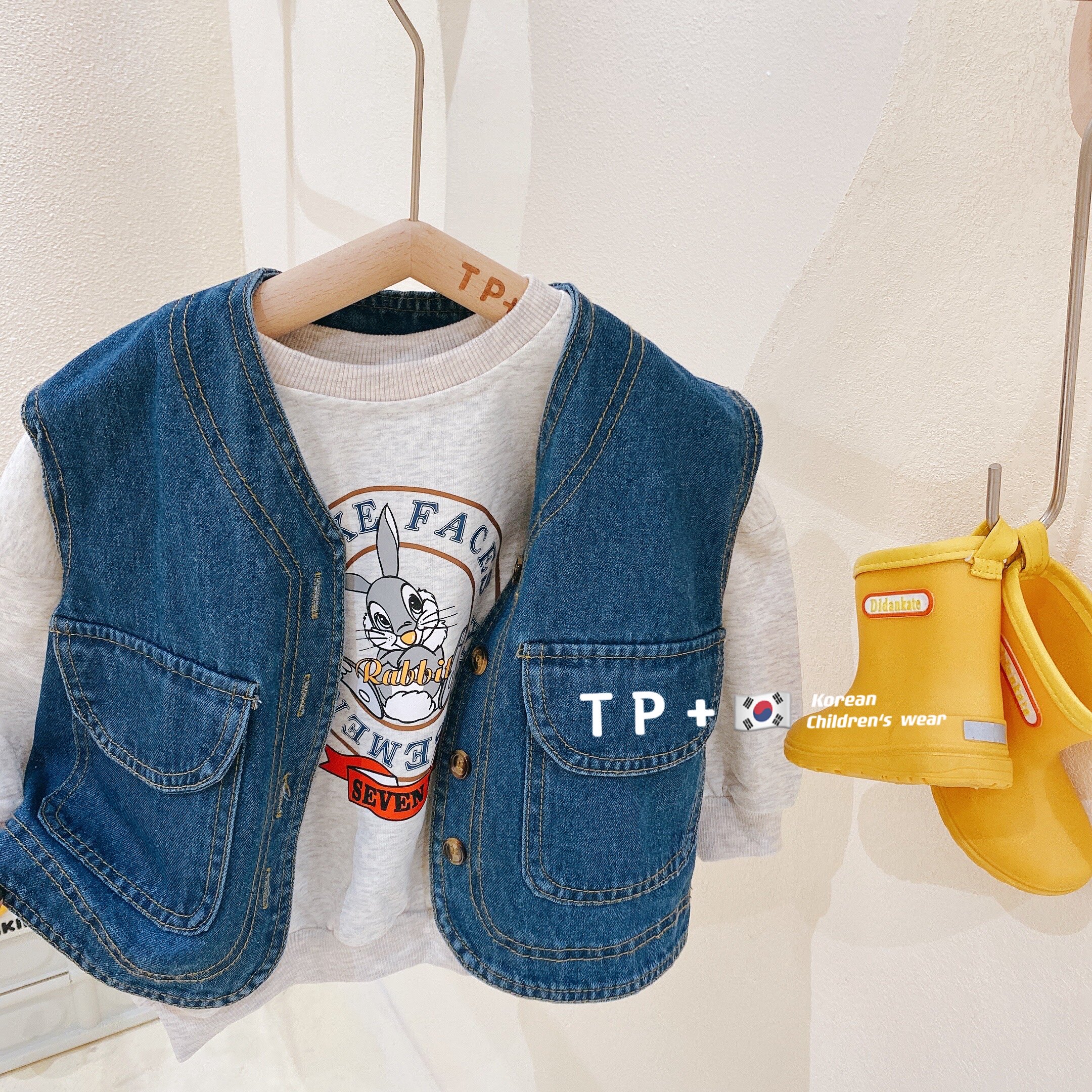 Korean children's cowboy's horse wears 22 spring Korean - style boy vest baby's single buckle shoulder