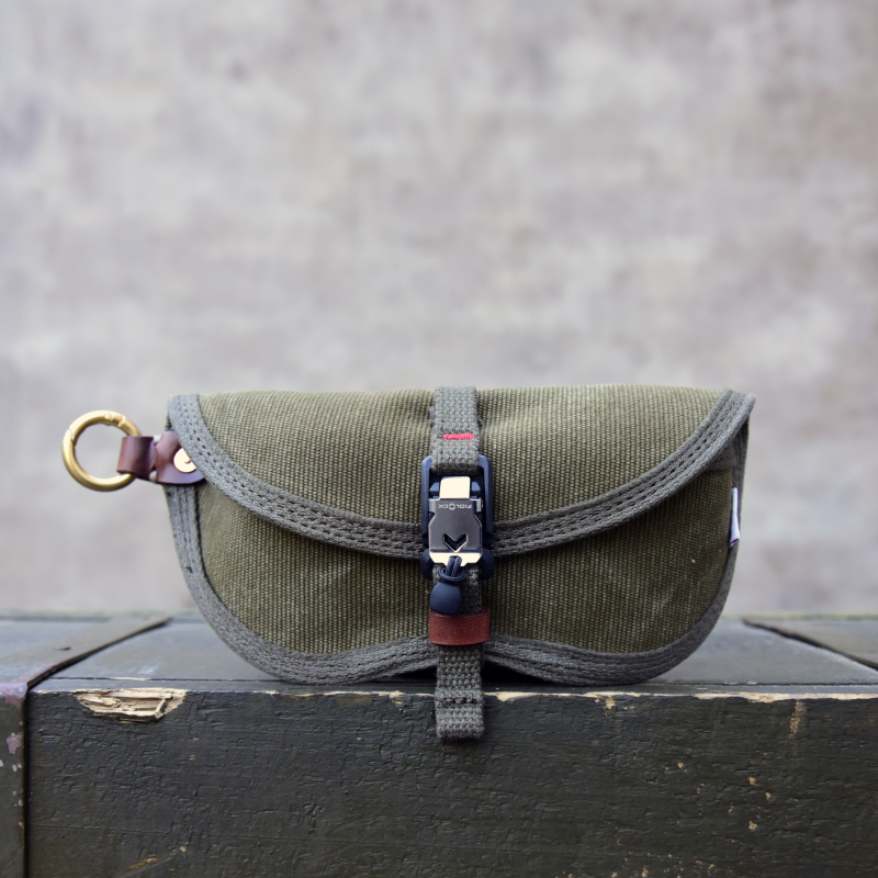 Self-Supporting Mountain Peak Heavy-Duty Thickened Washed and Distressed Canvas Casual Glasses Case, Retro and Enlarged