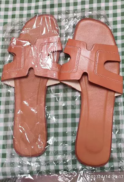 Пляжные шлепанцы, тапочки, босоножки