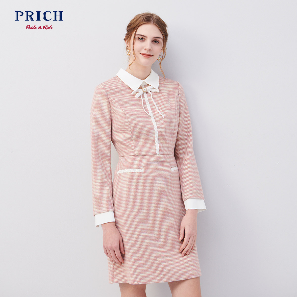 The PRICH new fur is a dress with a long skirt and a long sleeve PROWA1C23Q