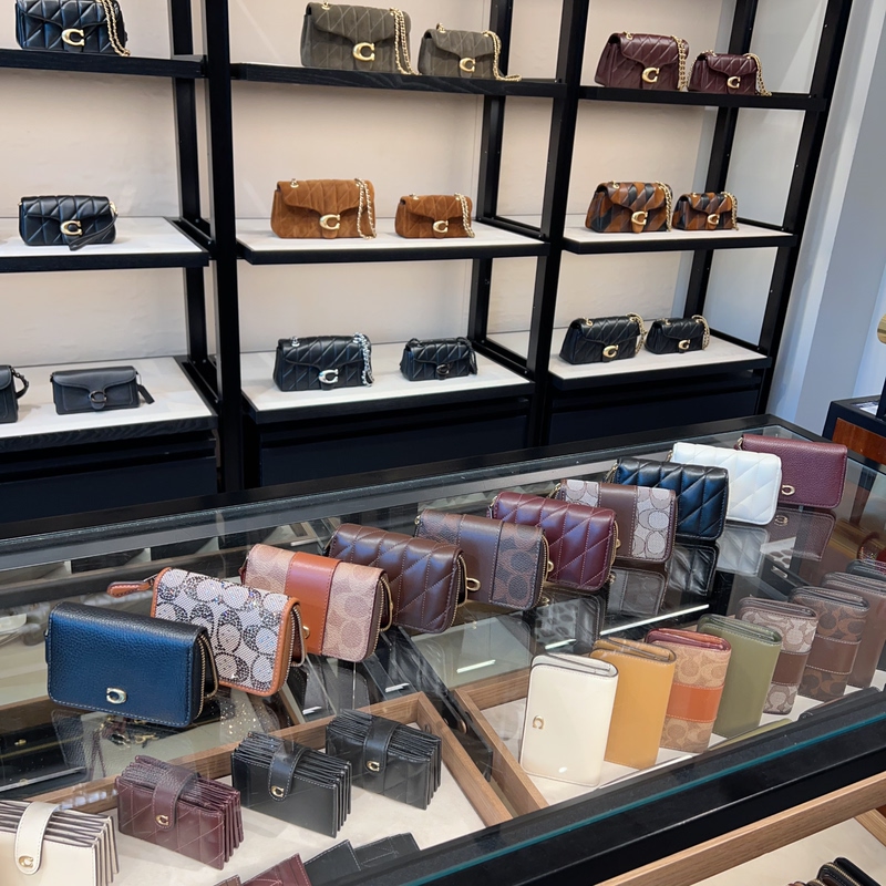 Ponyo Canada Genuine Product Purchasing Agent for Coach: Glasses Case, Card Holder, Coin Purse, Wristlet, Clutch Bag