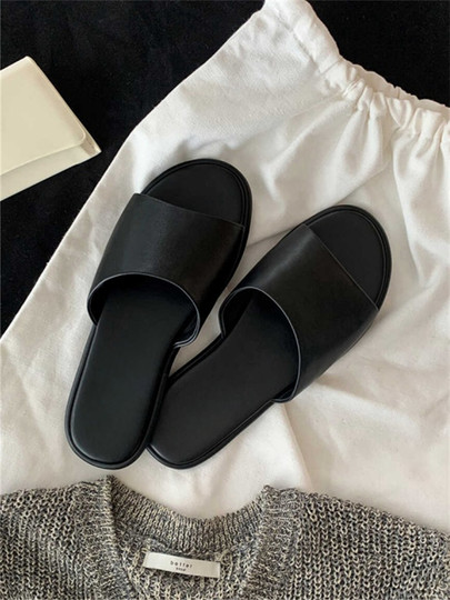 Cowhide version ~ Minimalist and comfortable retro flip flops for women in summer new versatile beach flat sandals