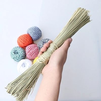 Coarse colour wringing rope cotton thread bundling not to drop the red rope white end of the red rope white end afternoon rope material large barrel rope