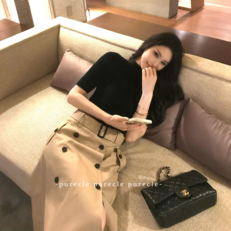A Complete Set of Elegant Outfits for a Socialite: a Heavily Knitted Top in a British Style with Buttoned Waist-Cinching Long Skirt Set A Complete Set of Elegant Outfits for a Socialite: a Heavily Knitted Top in a British Style with Buttoned Waist-Cinching Long Skirt Set
