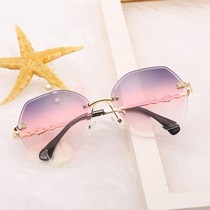 2020 new sunglasses female design sense generous sunglasses Korean version of tide big face slim cut edge frameless mirror