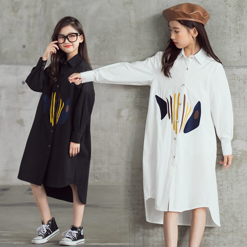 Girls' dresses 2020 autumn new middle-aged children's parent-child wear cotton embroidery long-sleeved lapel single-breasted A-line skirt