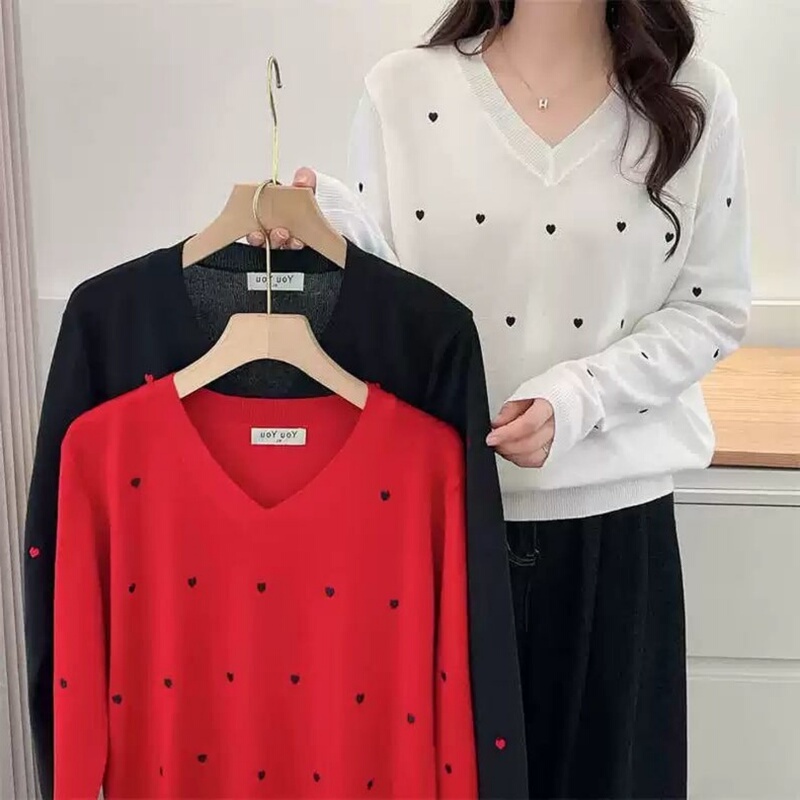 150kg Autumn/Winter V-Neck Heart Embroidery Knit Sweater for Women, Plus Size, Long-Sleeve Pullover, Slimming and Age-Reducing Sweater 150kg Autumn/Winter V-Neck Heart Embroidery Knit Sweater for Women, Plus Size, Long-Sleeve Pullover, Slimming and Age-Reducing Sweater