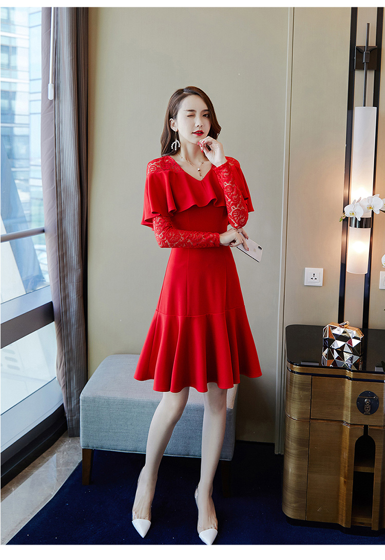 2018 Hàn Quốc phiên bản mới của lá sen ren khâu mỏng đuôi cá ăn mặc thời trang v- cổ màu đỏ đáy váy mùa thu váy nhung cao cấp