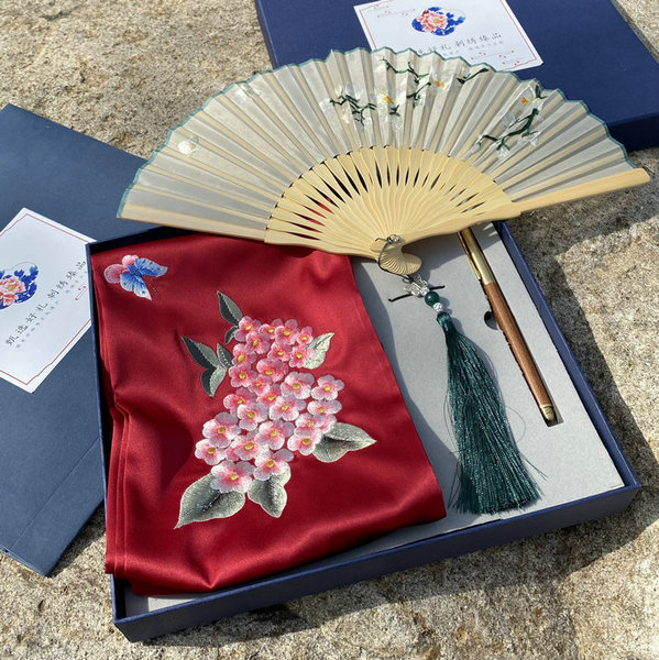 Suzhou-Style Embroidered Silk Long Scarf, Folding Fan, Huanghuali Pen, Gift Box Set, Special Business Gift for Overseas Travel