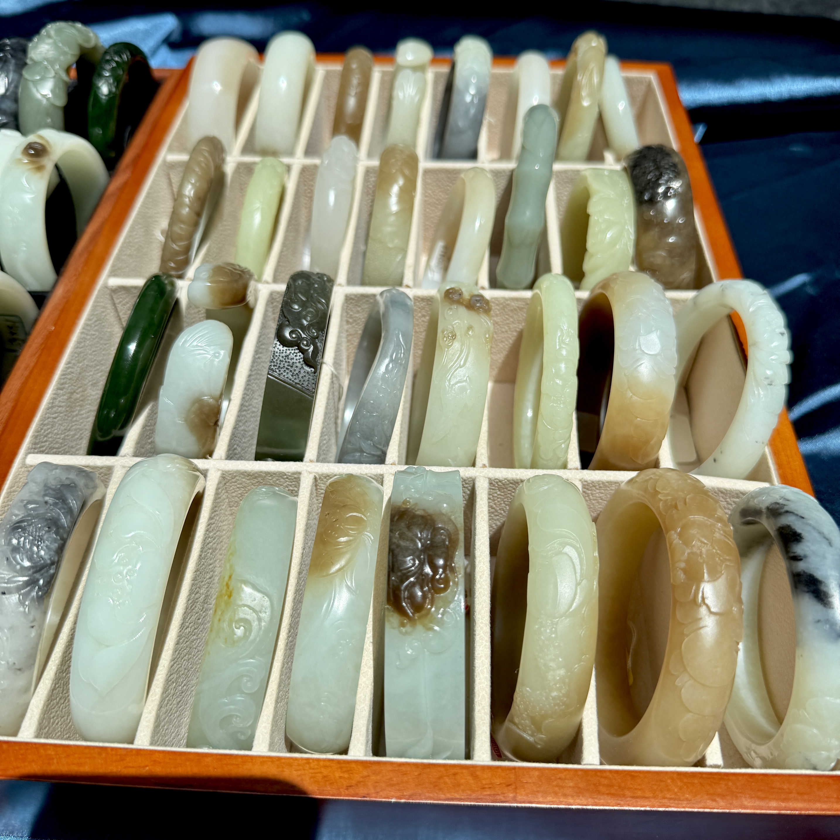 天然石 和田玉青白玉 バングル（番号A4130） 天然石 和田玉青白玉 バングル（番号A4130）