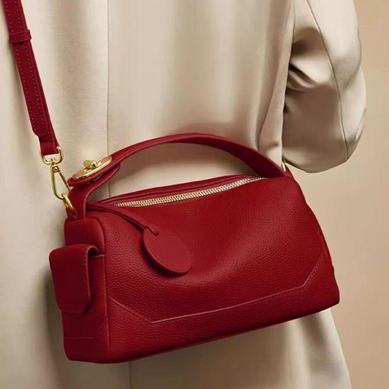Retro Red Hand-Held Pillow Bag for Women 2025 New Niche Design Single Shoulder Crossbody Versatile Work Clothing Bag